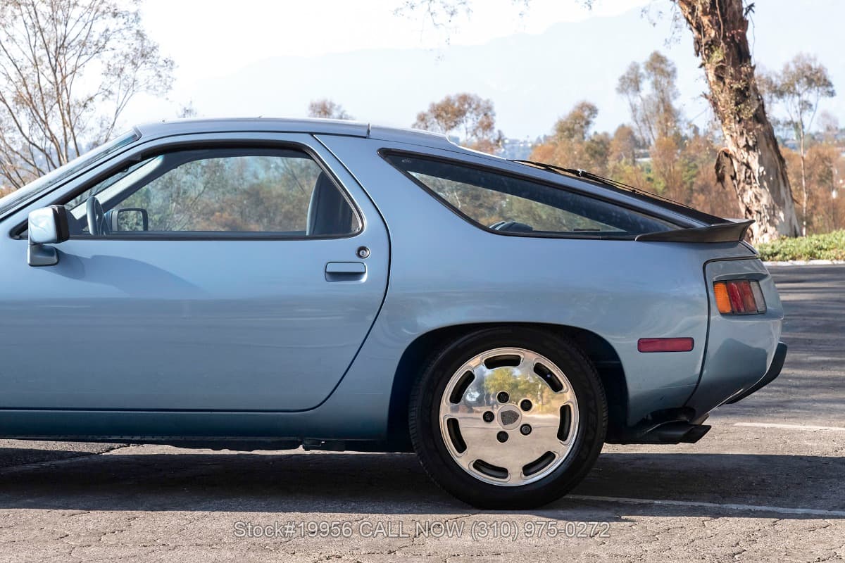 1986 Porsche 928S thumbnail 8