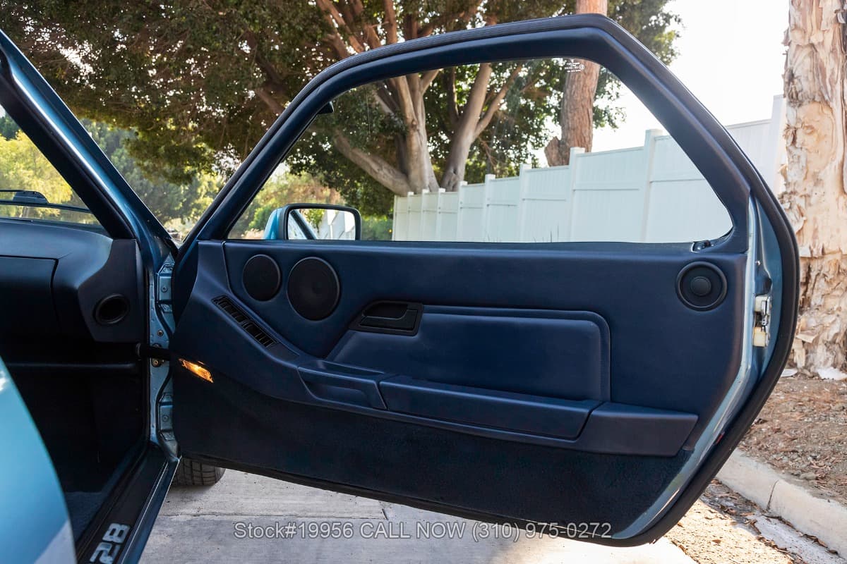 1986 Porsche 928S thumbnail 13