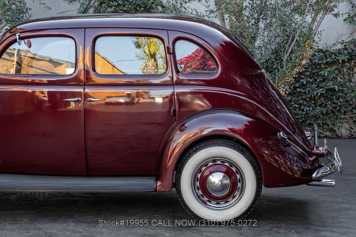 1937 Ford Deluxe Fordor Slant Back Sedan 3-Speed thumbnail 10