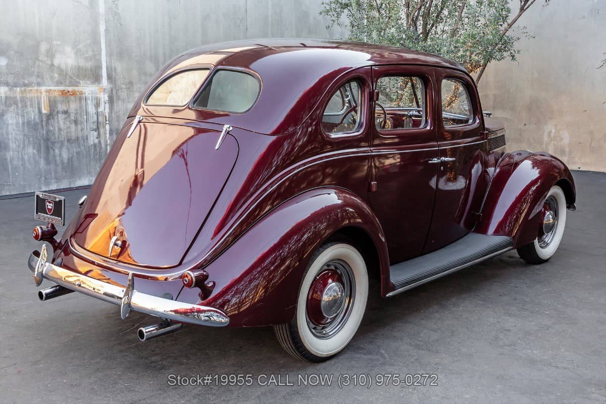 1937 Ford Deluxe Fordor Slant Back Sedan 3-Speed thumbnail 4