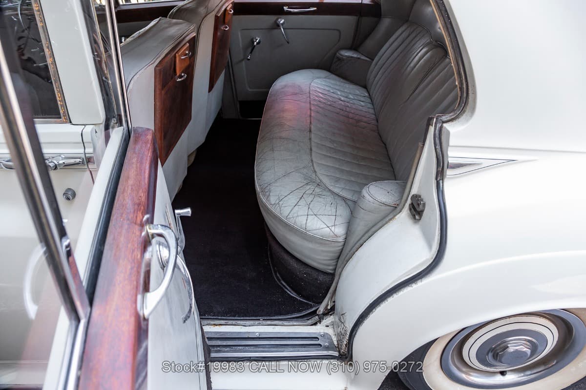 1961 Bentley S2 Saloon Right-Hand-Drive thumbnail 11