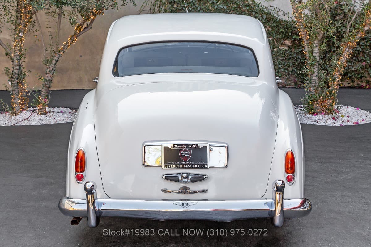 1961 Bentley S2 Saloon Right-Hand-Drive thumbnail 4