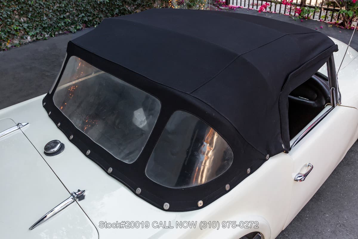1961 Daimler SP250 Dart Convertible thumbnail 8