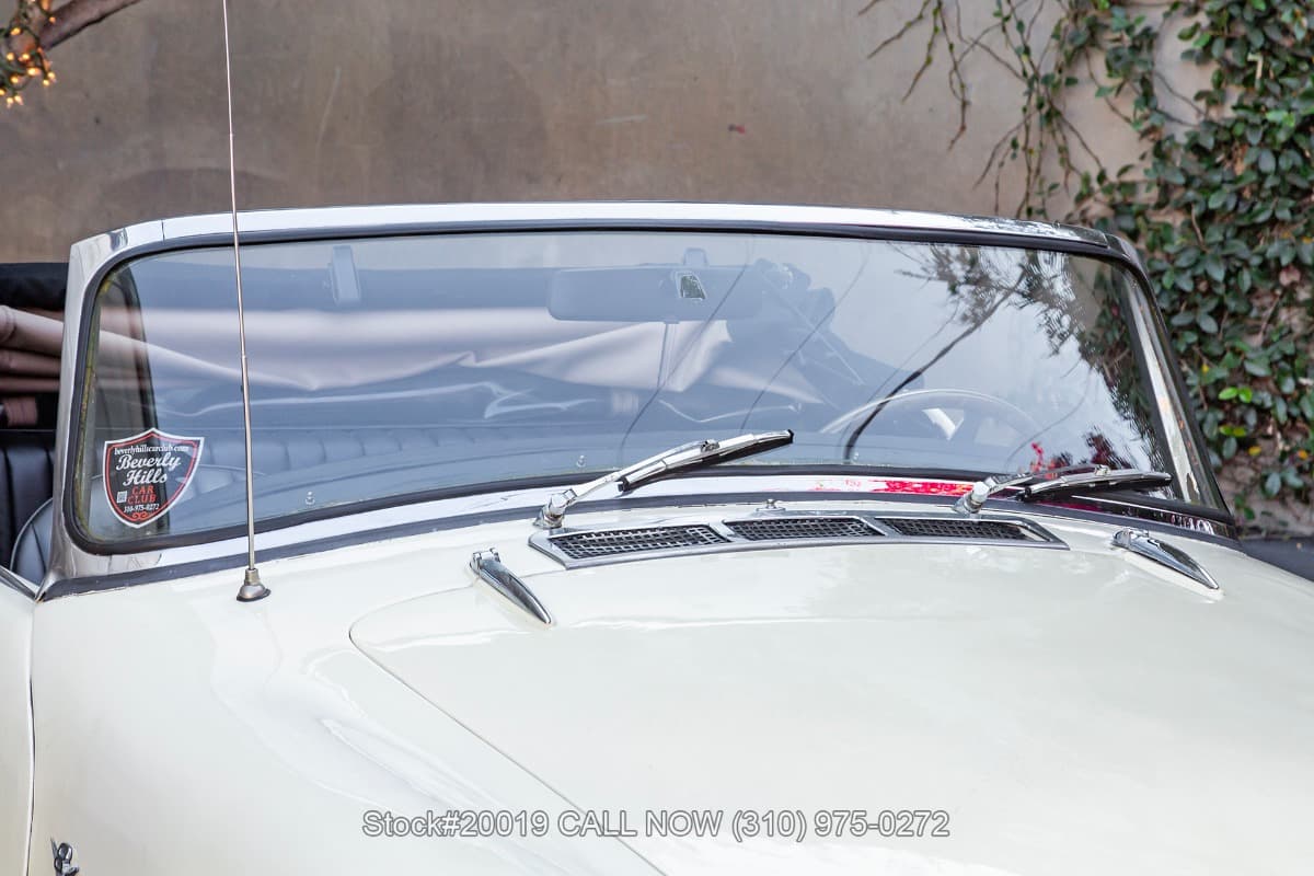 1961 Daimler SP250 Dart Convertible thumbnail 10