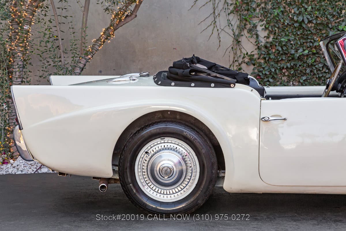 1961 Daimler SP250 Dart Convertible thumbnail 11