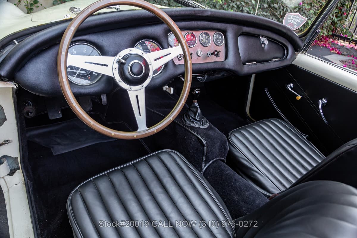1961 Daimler SP250 Dart Convertible thumbnail 15