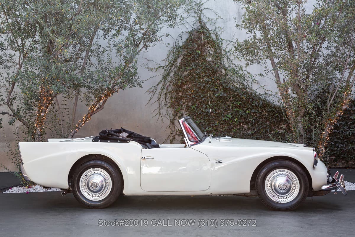 1961 Daimler SP250 Dart Convertible thumbnail 3