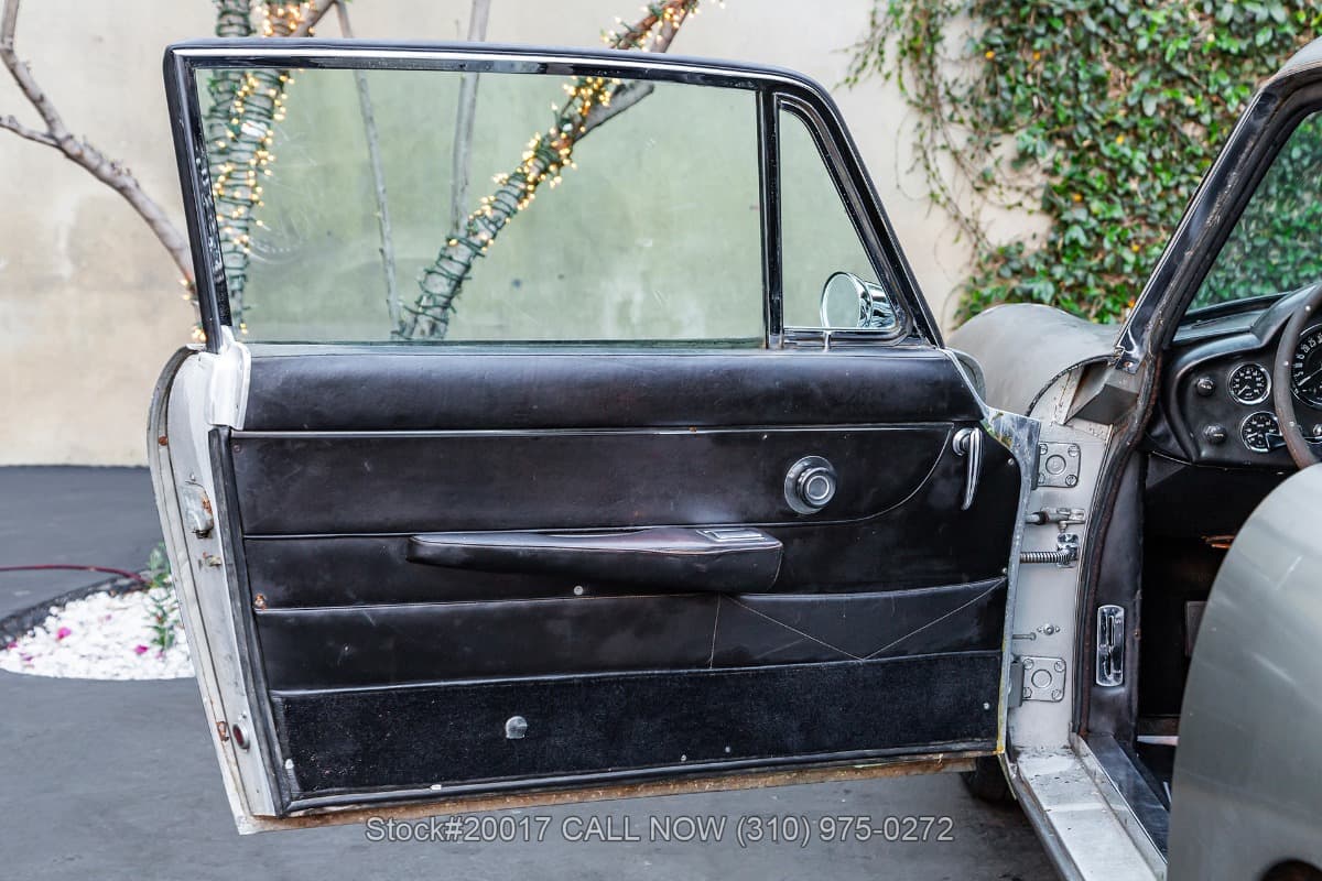 1967 Aston Martin DB6 Vantage Left-Hand-Drive 5-Speed thumbnail 17