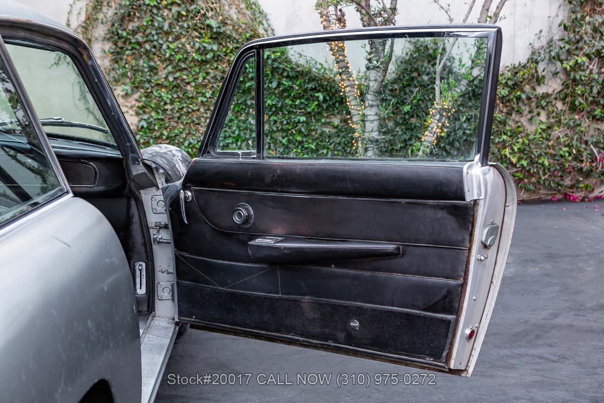 1967 Aston Martin DB6 Vantage Left-Hand-Drive 5-Speed thumbnail 21