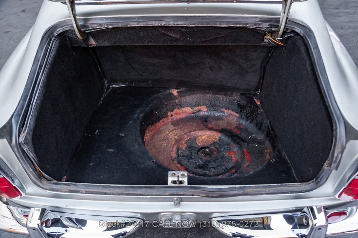 1967 Aston Martin DB6 Vantage Left-Hand-Drive 5-Speed thumbnail 23