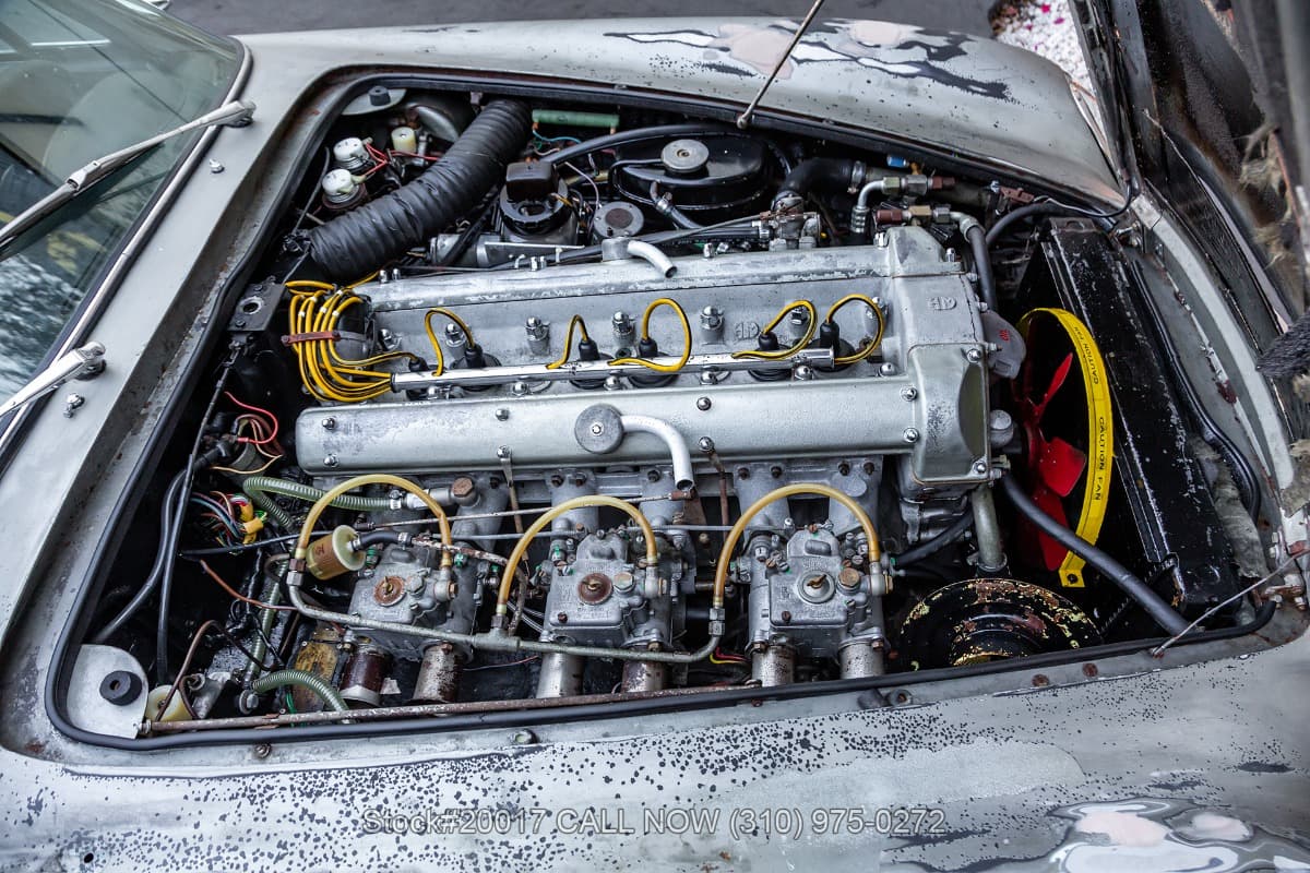 1967 Aston Martin DB6 Vantage Left-Hand-Drive 5-Speed thumbnail 26