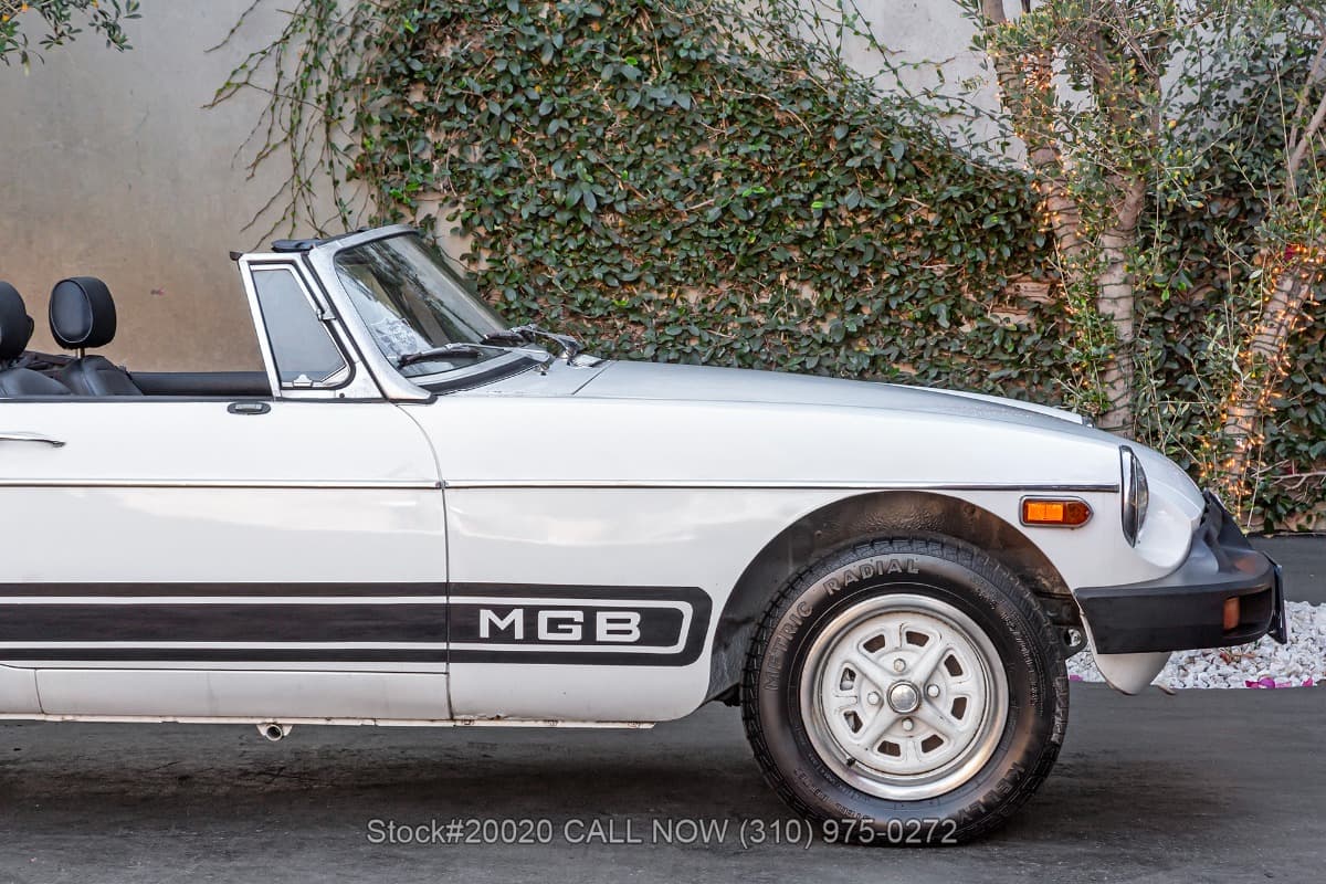 1979 MG MGB Roadster with 2 tops thumbnail 13