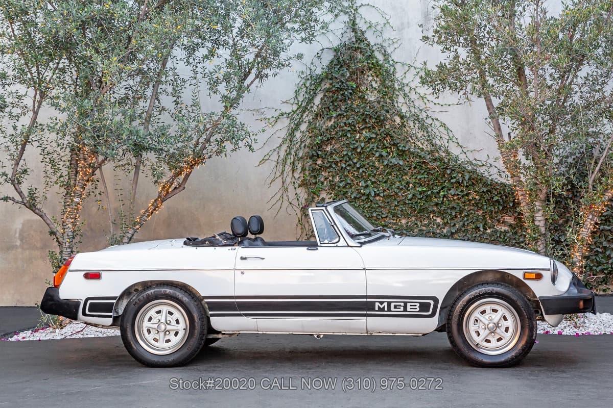 1979 MG MGB Roadster with 2 tops thumbnail 3