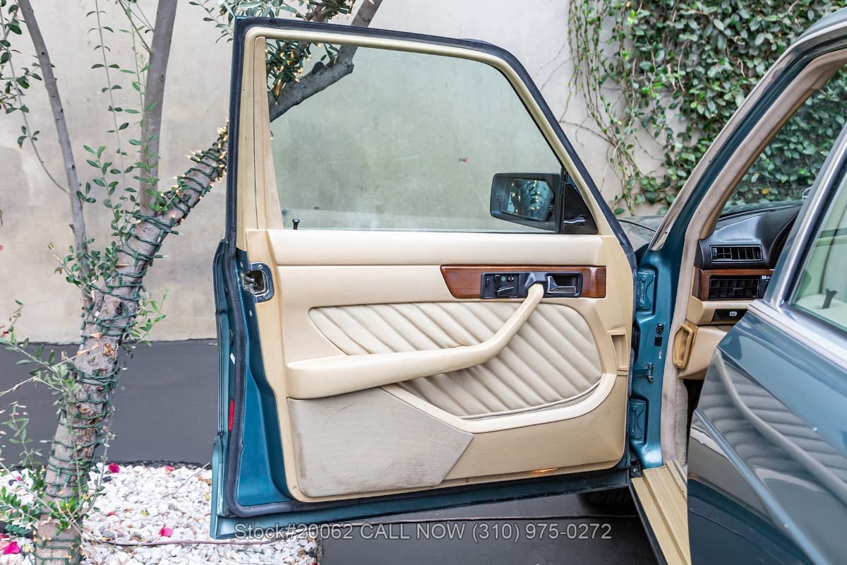1989 Mercedes 300SE thumbnail 11