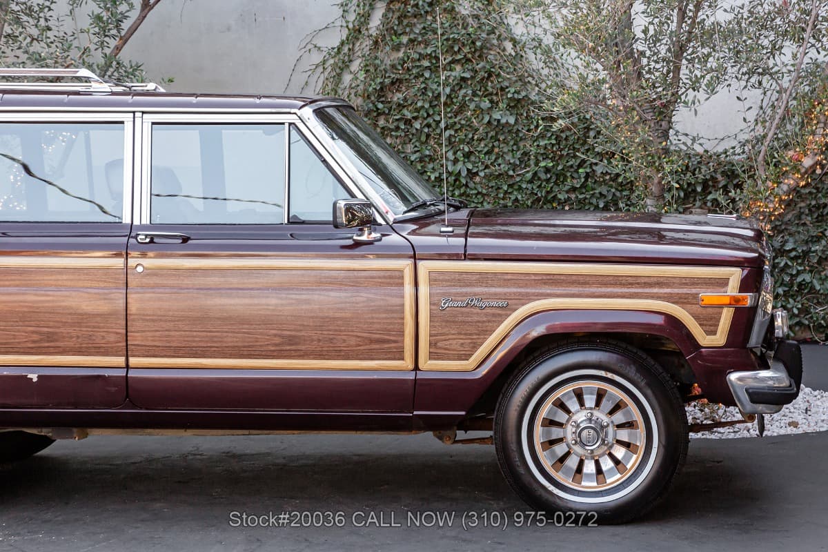 1987 Jeep Grand Wagoneer thumbnail 10