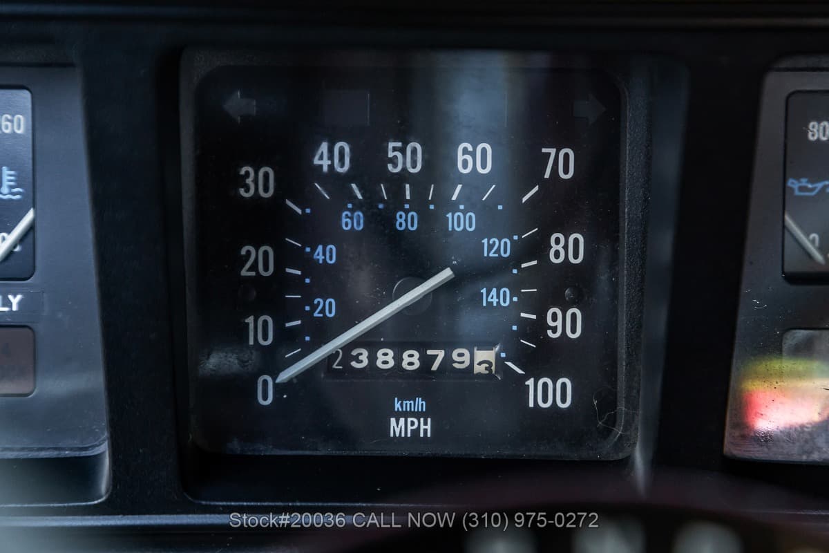1987 Jeep Grand Wagoneer thumbnail 17