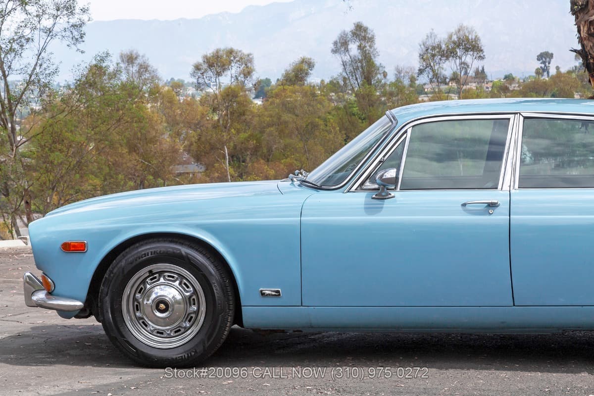 1971 Jaguar XJ6 4.2 Series I Saloon thumbnail 9