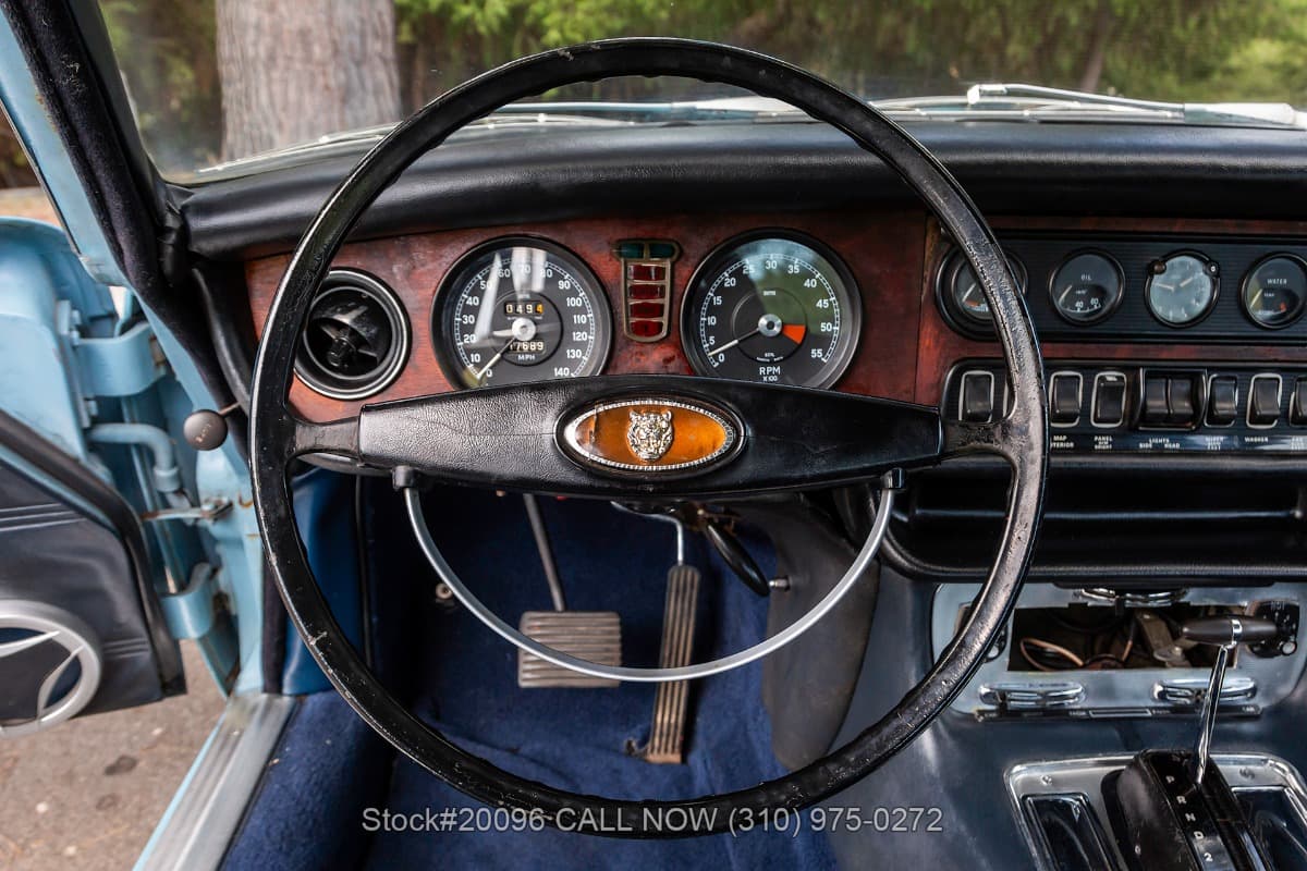 1971 Jaguar XJ6 4.2 Series I Saloon thumbnail 12