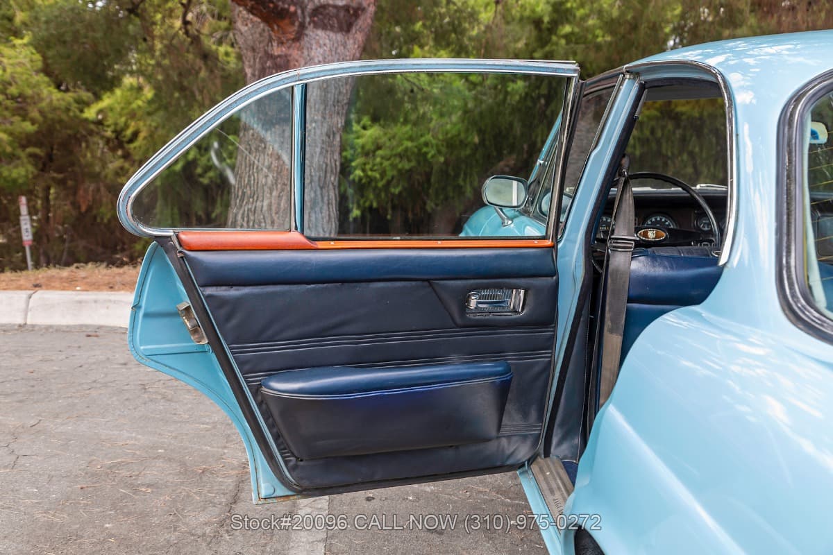 1971 Jaguar XJ6 4.2 Series I Saloon thumbnail 13