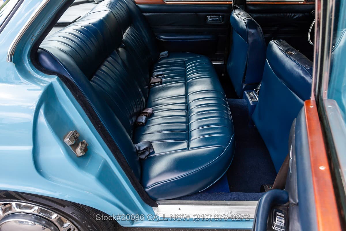 1971 Jaguar XJ6 4.2 Series I Saloon thumbnail 14