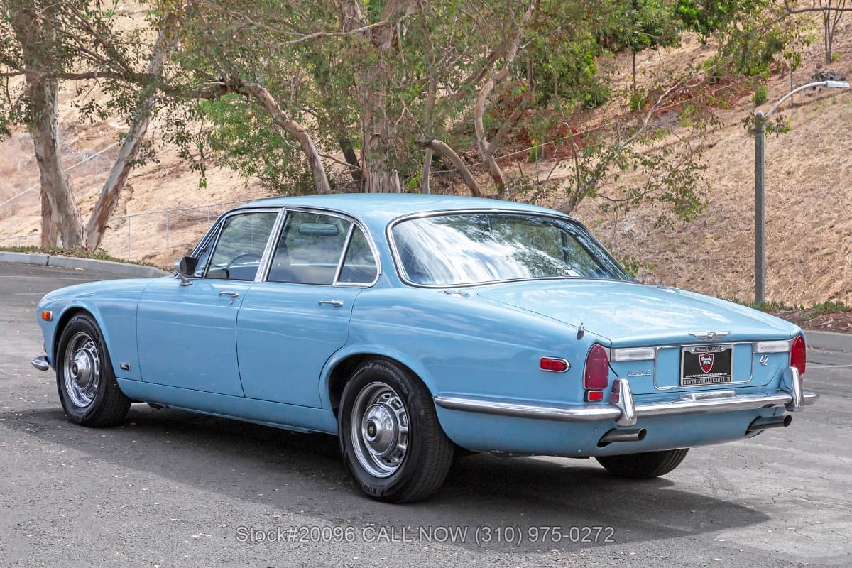 1971 Jaguar XJ6 4.2 Series I Saloon thumbnail 5