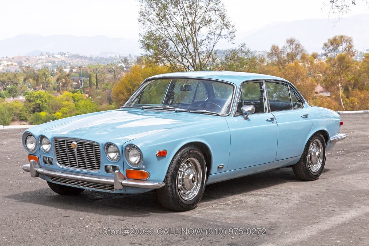 1971 Jaguar XJ6 4.2 Series I Saloon thumbnail 6