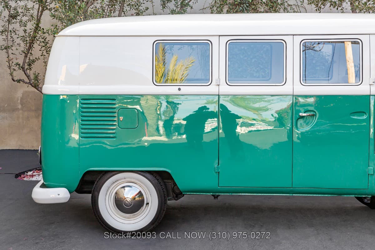 1966 Volkswagen Type 2 Bus thumbnail 8