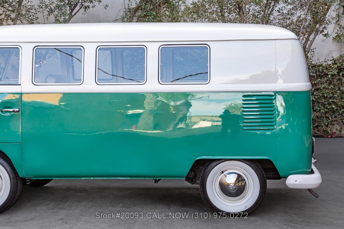 1966 Volkswagen Type 2 Bus thumbnail 9