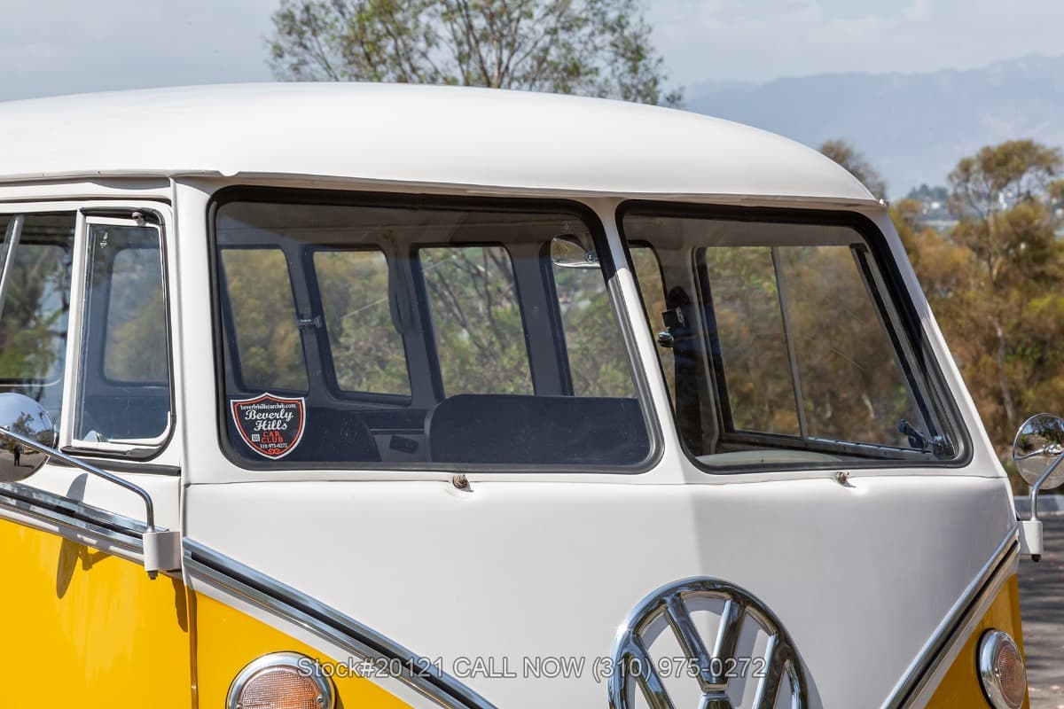 1974 Volkswagen 15-Window Brazilian-built Type 2 Deluxe Bus thumbnail 8