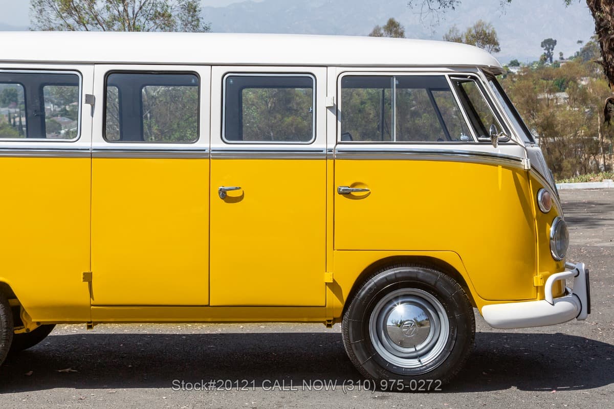 1974 Volkswagen 15-Window Brazilian-built Type 2 Deluxe Bus thumbnail 9