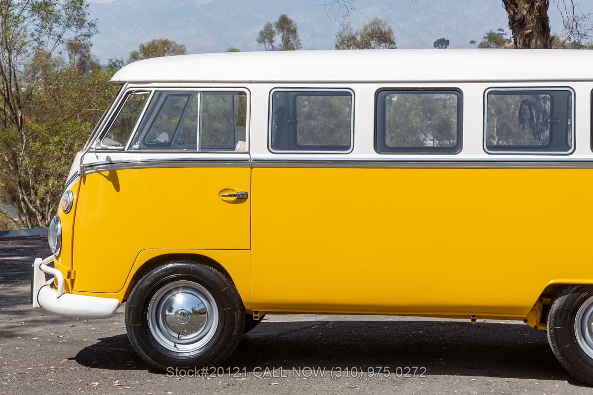 1974 Volkswagen 15-Window Brazilian-built Type 2 Deluxe Bus thumbnail 10