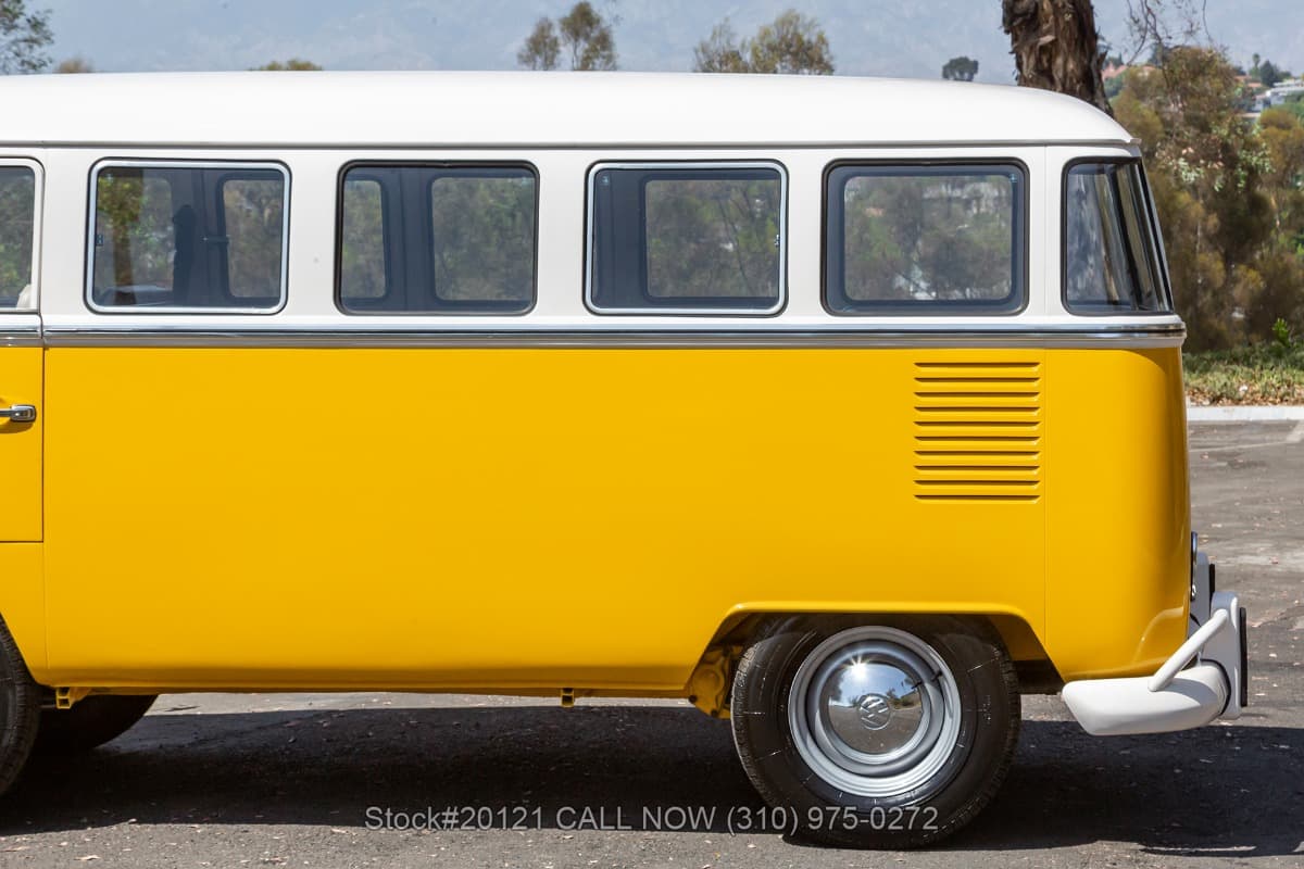 1974 Volkswagen 15-Window Brazilian-built Type 2 Deluxe Bus thumbnail 11