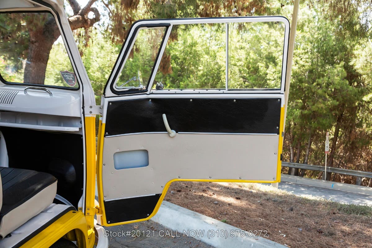 1974 Volkswagen 15-Window Brazilian-built Type 2 Deluxe Bus thumbnail 19