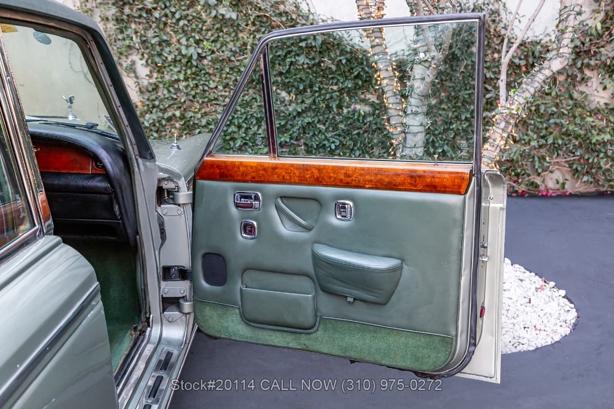 1976 Rolls-Royce Silver Shadow Long-Wheel-Base thumbnail 19