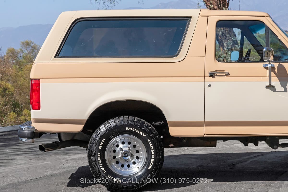 1990 Ford Bronco Custom 4X4 thumbnail 6