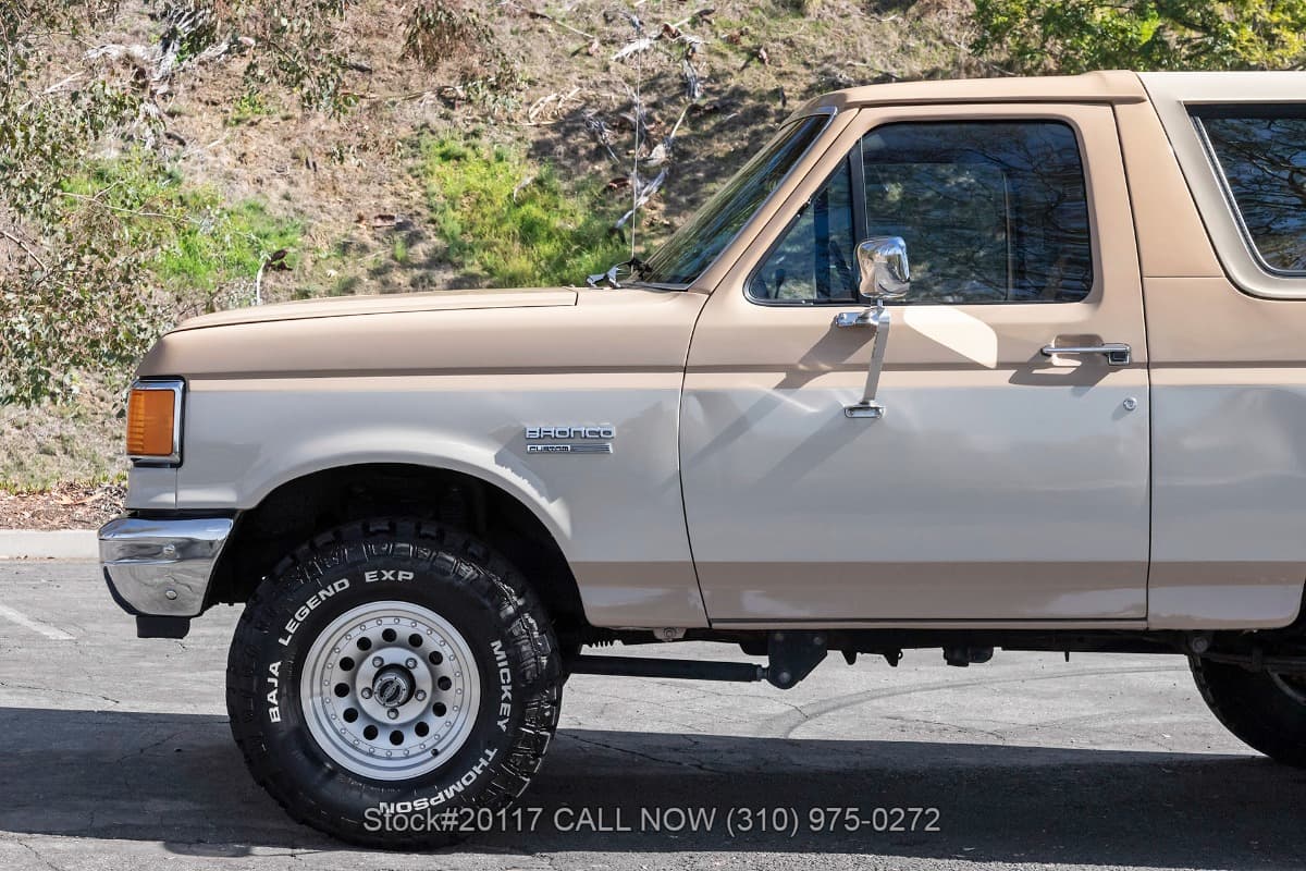 1990 Ford Bronco Custom 4X4 thumbnail 7