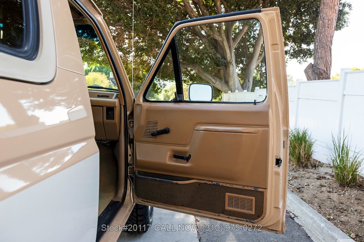 1990 Ford Bronco Custom 4X4 thumbnail 12