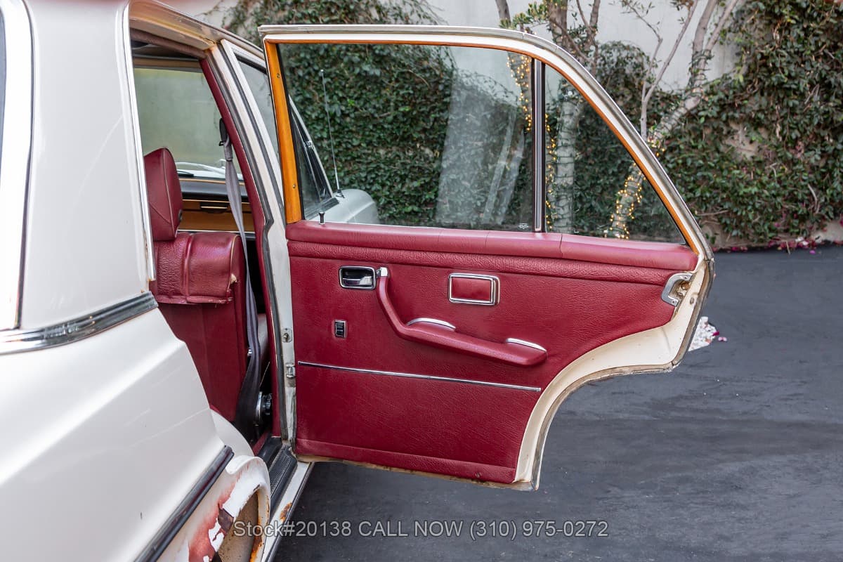 1972 Mercedes 280SE 4.5 thumbnail 17