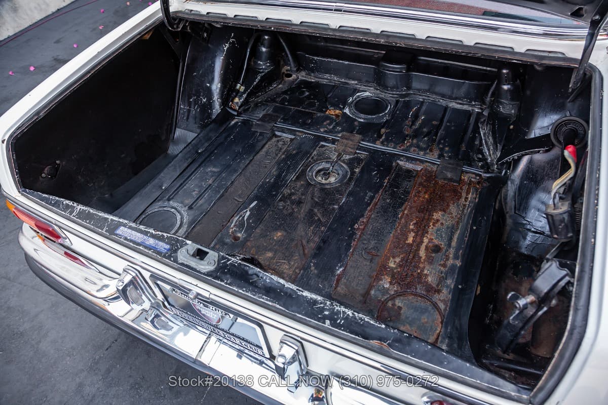 1972 Mercedes 280SE 4.5 thumbnail 23