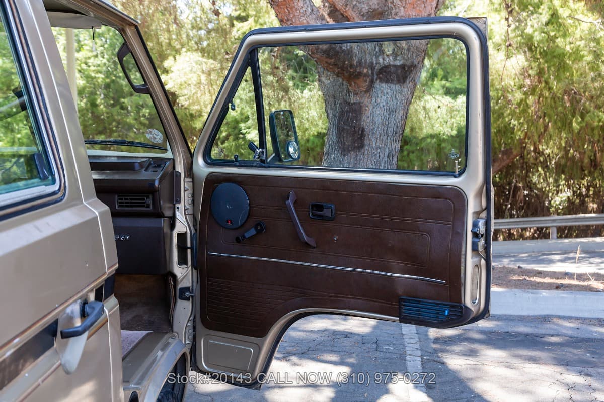 1985 Volkswagen Vanagon Bus thumbnail 17