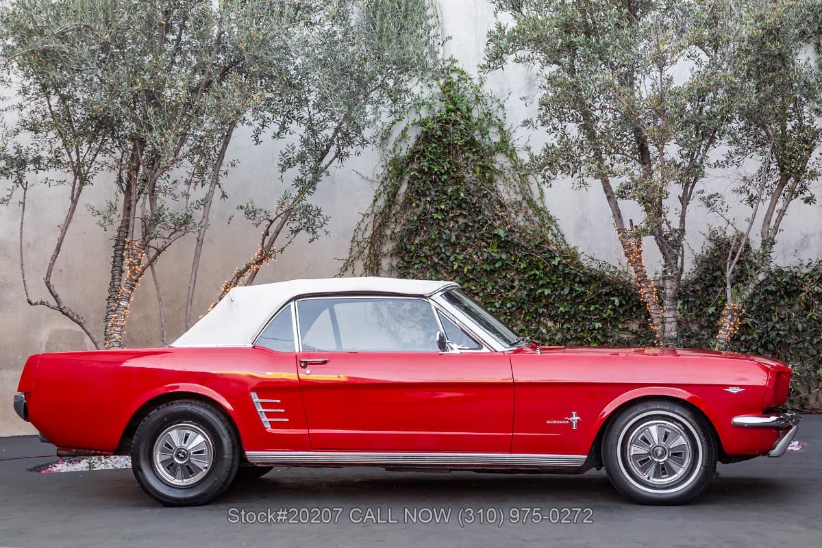 1966 Ford Mustang Convertible thumbnail 8