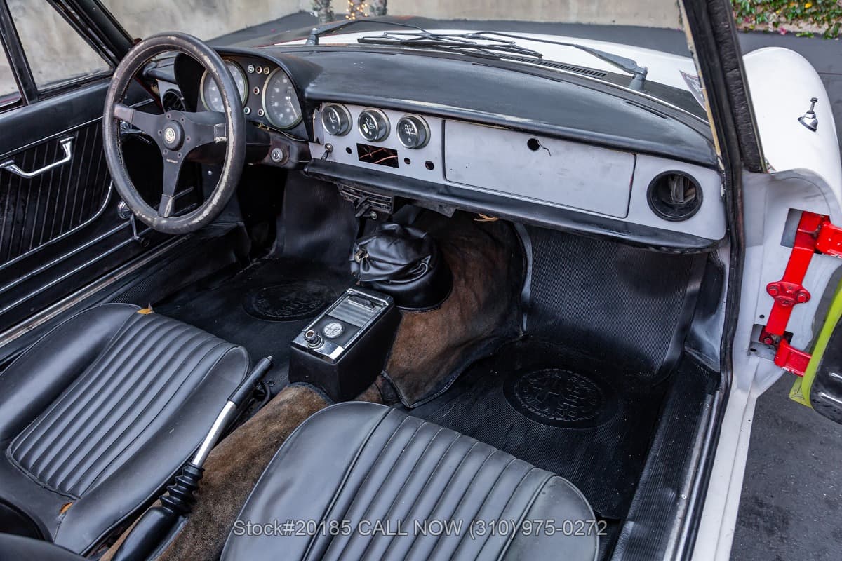 1969 Alfa Romeo 1750 Spider Veloce Series 1 Round-Tail thumbnail 17