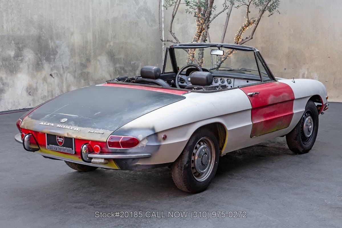 1969 Alfa Romeo 1750 Spider Veloce Series 1 Round-Tail thumbnail 4