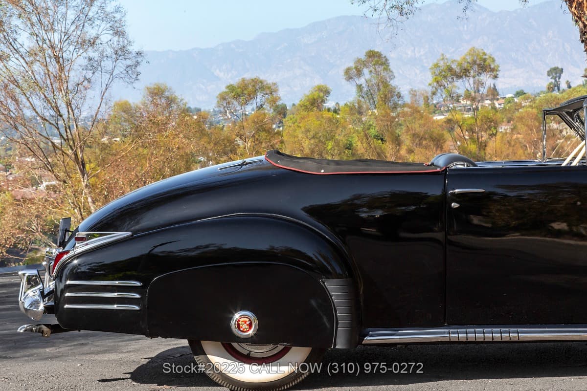 1941 Cadillac Series 62 Deluxe  Convertible Coupe thumbnail 11