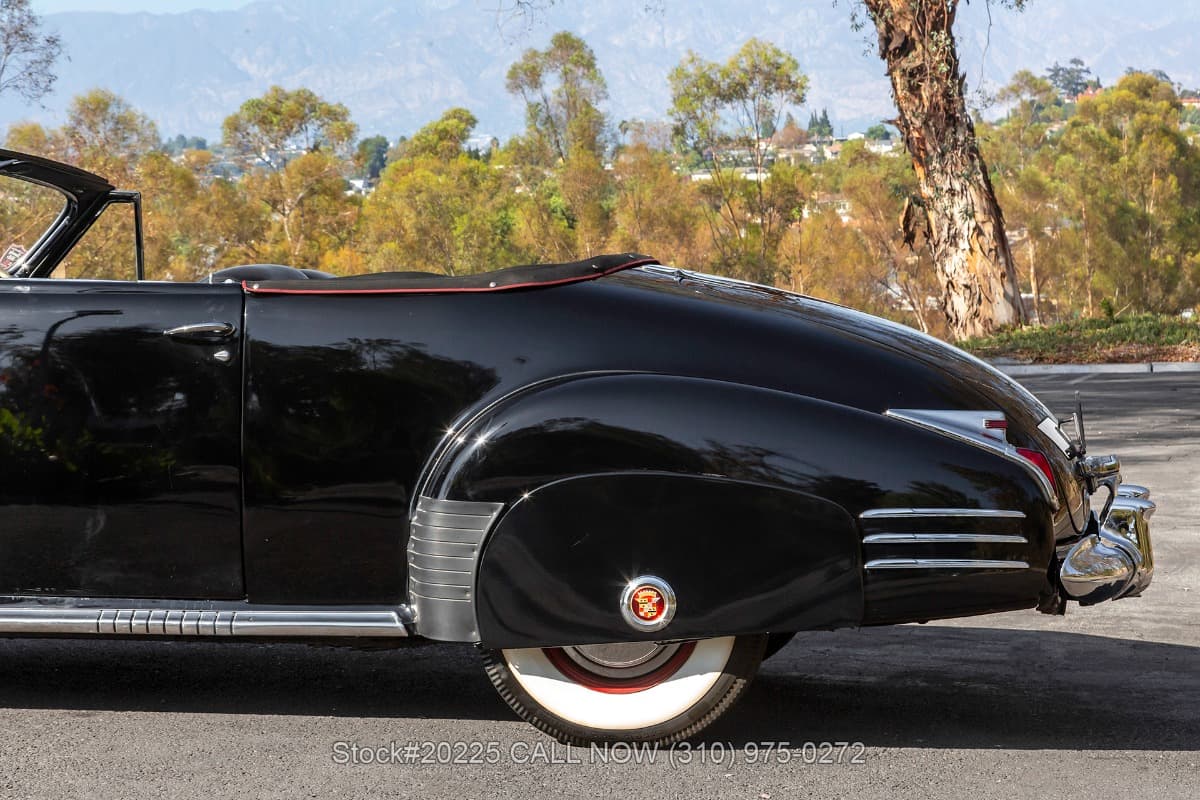 1941 Cadillac Series 62 Deluxe  Convertible Coupe thumbnail 13