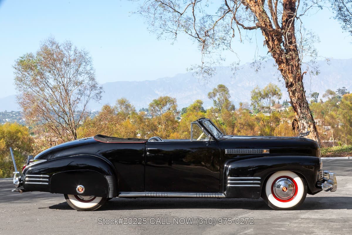 1941 Cadillac Series 62 Deluxe  Convertible Coupe thumbnail 3