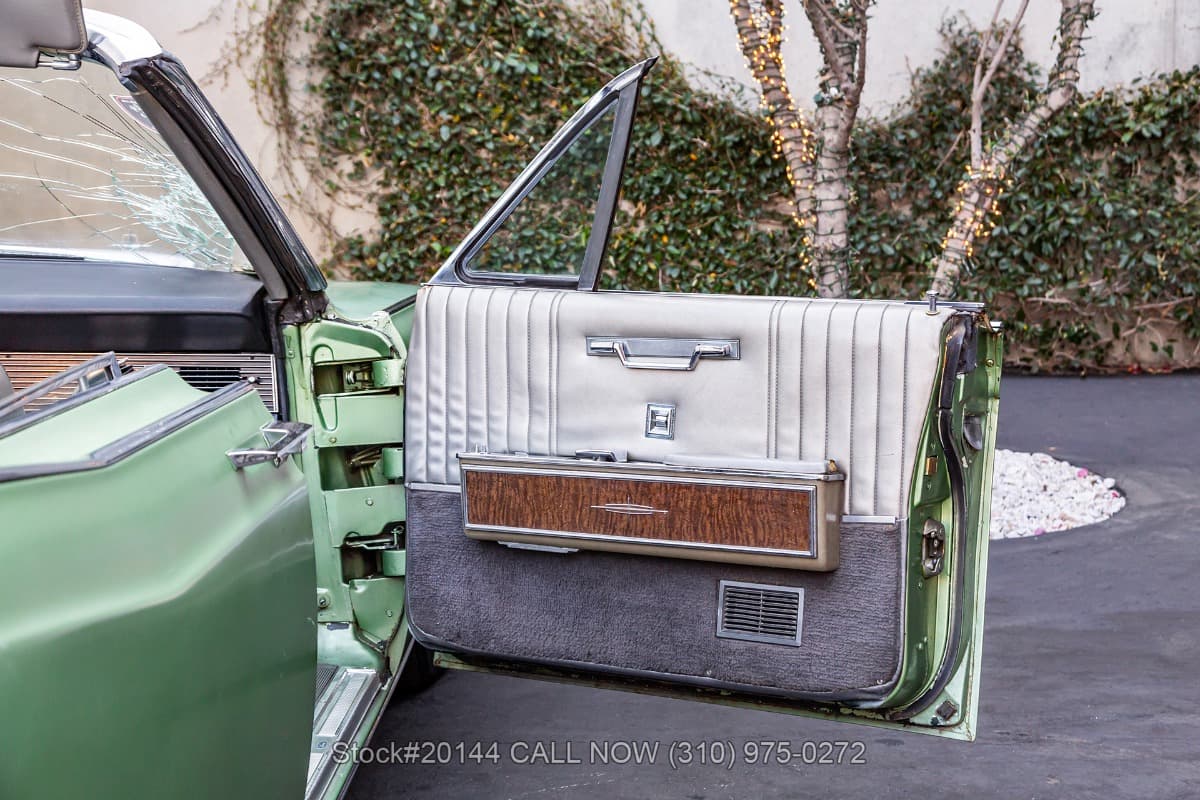 1967 Lincoln Continental Convertible thumbnail 21