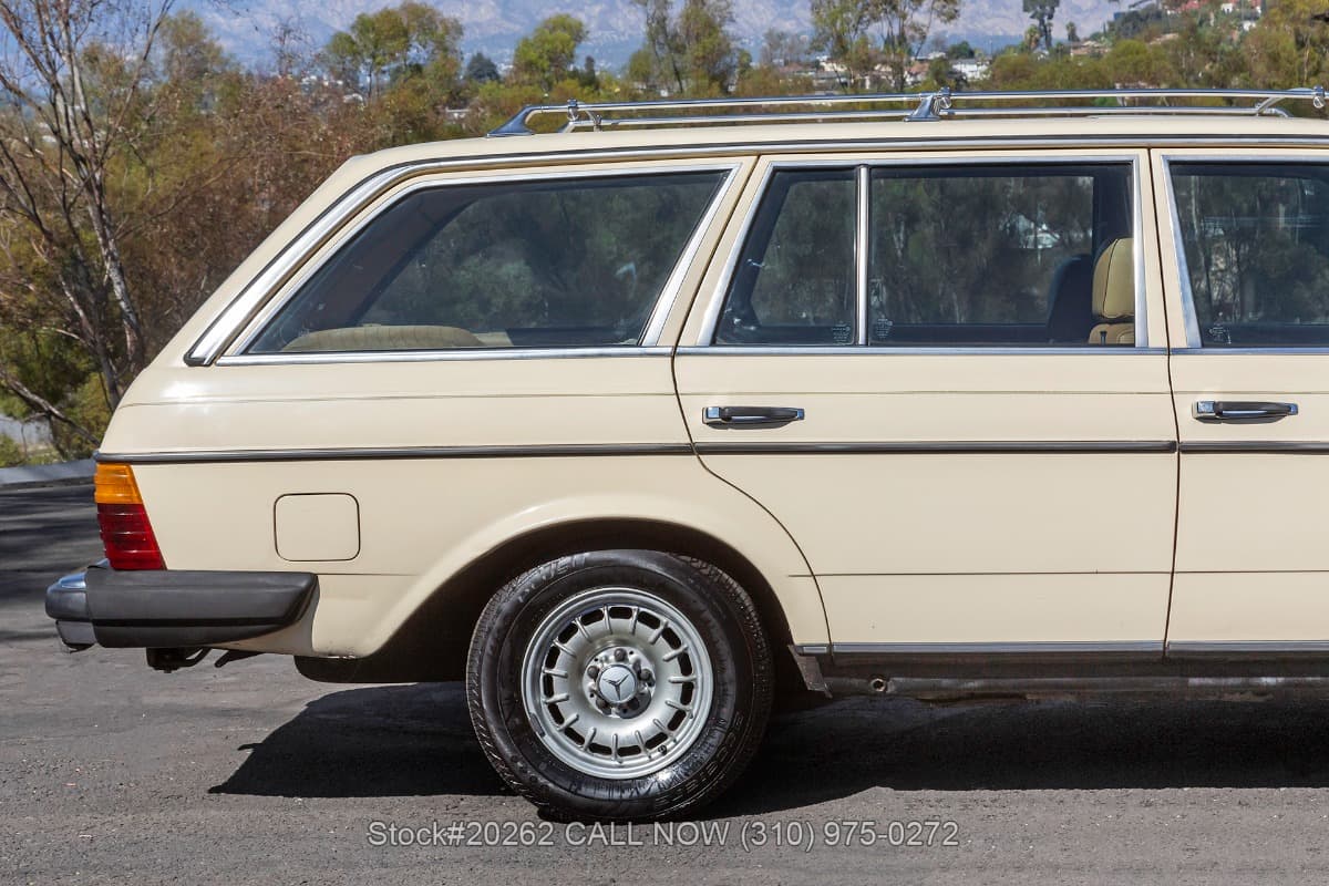 1982 Mercedes 300TD Turbodiesel Station Wagon thumbnail 9