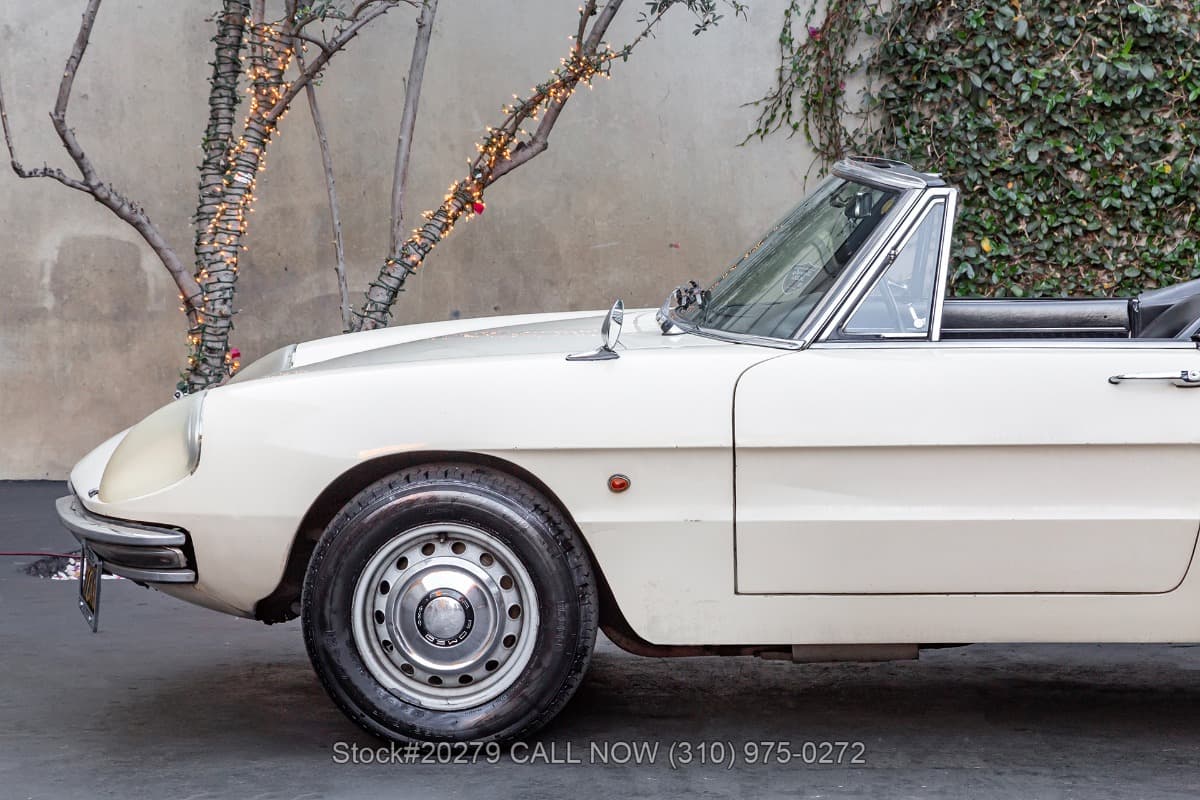 1967 Alfa Romeo Giulia Spider 1600 Duetto thumbnail 11
