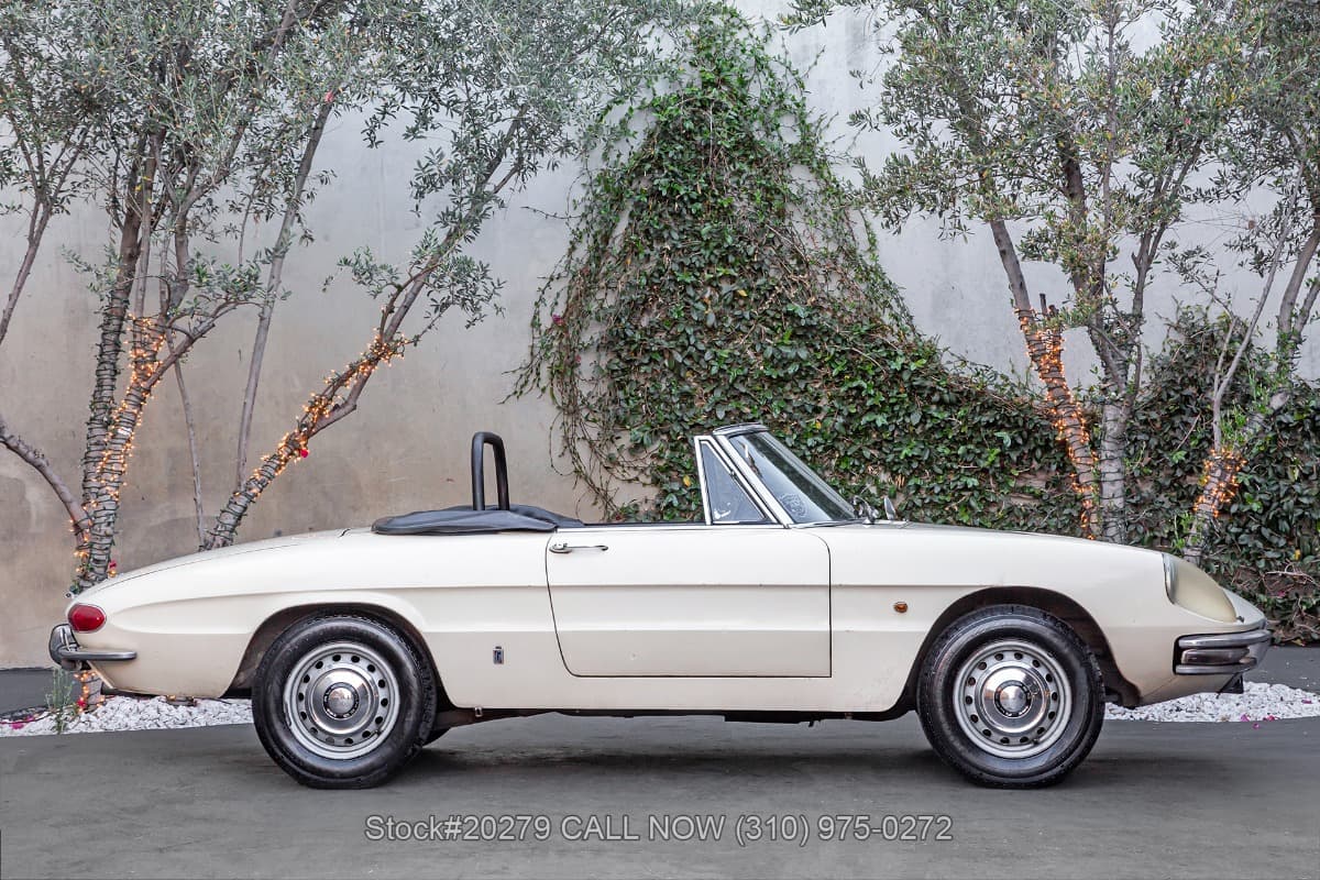 1967 Alfa Romeo Giulia Spider 1600 Duetto thumbnail 3